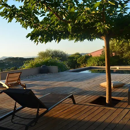 With Pool And Panoramic Views In 別荘 オリウル