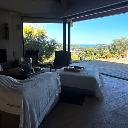 別荘 With Pool And Panoramic Views In オリウル
