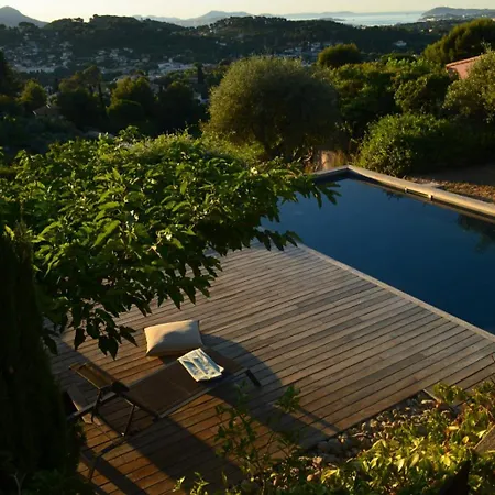 With Pool And Panoramic Views In Ollioules